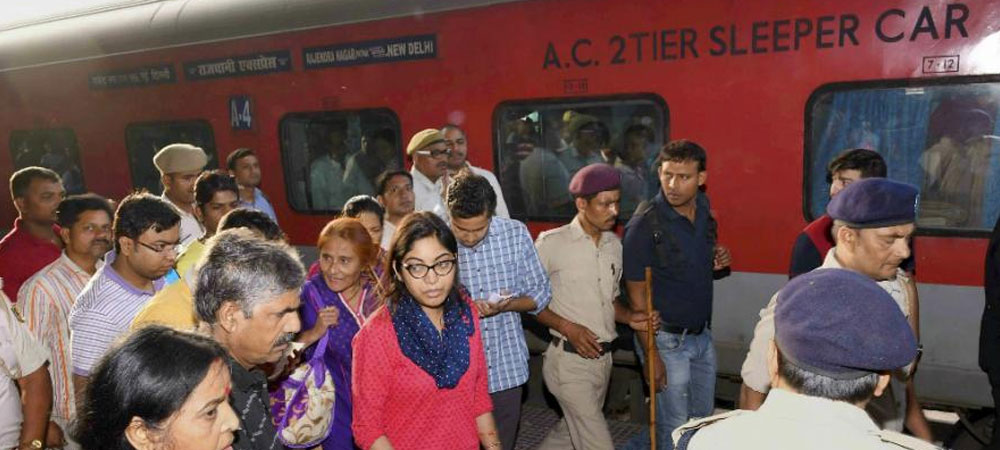 बिग ब्रेकिंग: देश की सबसे सुरक्षित ट्रेन राजधानी में अब तक की सबसे बड़ी चोरी, एक साथ लुटे 7 कोच...
