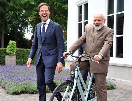 नीदरलैंड से PM मोदी को तोहफे में मिली 'साइकिल', देखें कुछ खास फोटो...