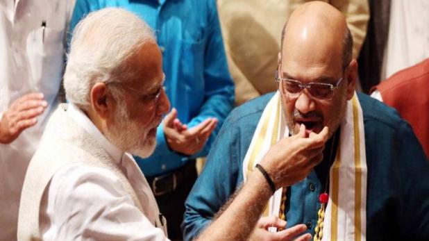 PM मोदी ने लड्डू खिलाकर किया अमित शाह का स्वागत, पार्टी सांसदों को दी नसीहत