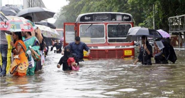 अभी-अभी: मुंबई में फिर शुरू हुई मूसलाधार बारिश, स्कूल-कॉलेज बंद, अलर्ट पर....