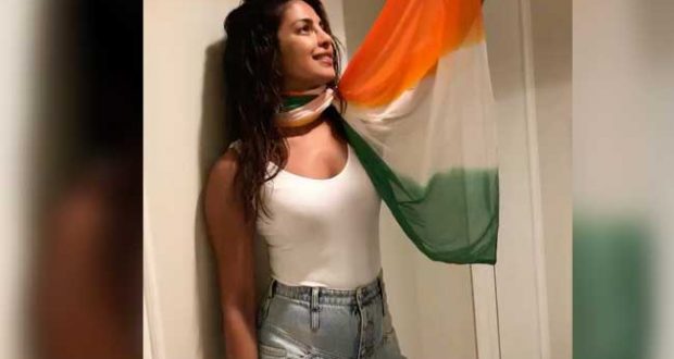 प्रियंका चोपड़ा ने Instagram पर लहराया दुपट्टा तो हो गया हंगामा