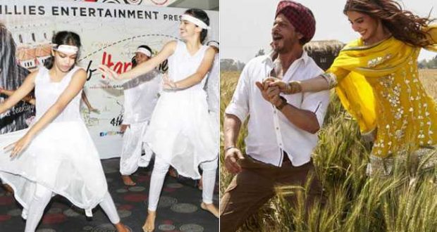 शाहरुख खान के फैन्‍स ने मनाया 'जब हैरी मेट सेजल' का जश्‍न