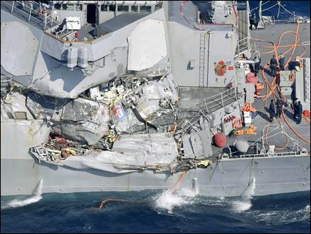 बिग ब्रेकिंग: अमेरिकी युद्धपोत और ऑयल टैंकर में टक्कर, 10 नाविक हुए लापता...
