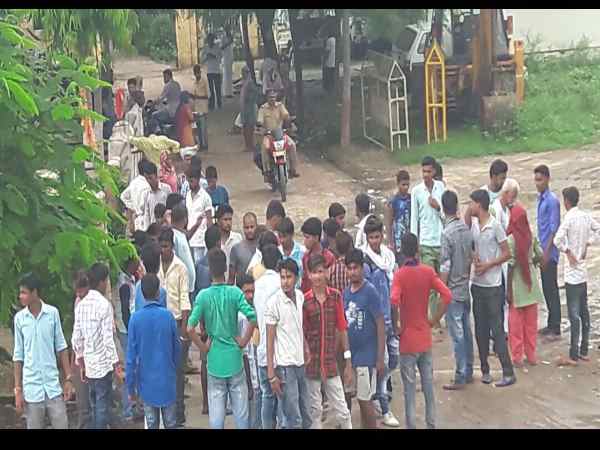 सहारनपुर में फिर से जातीय हिंसा, दीवार बनाने को लेकर दो पक्षों में हुई मारामारी हुआ....