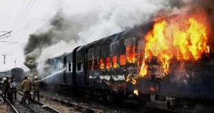 जब योगी आदित्यनाथ को गिरफ्तार किया गया था तब उनके समर्थकों ने लगाई थी ट्रेन में आग...