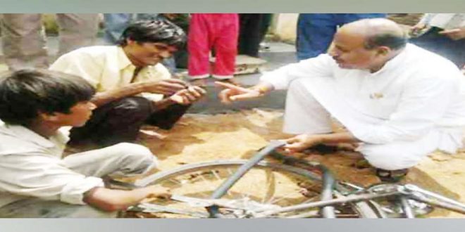 बड़ी खबर: कभी बनाते थे साइकिल की पंक्चर, अब बनेंगे मोदी सरकार में सबसे बड़े...