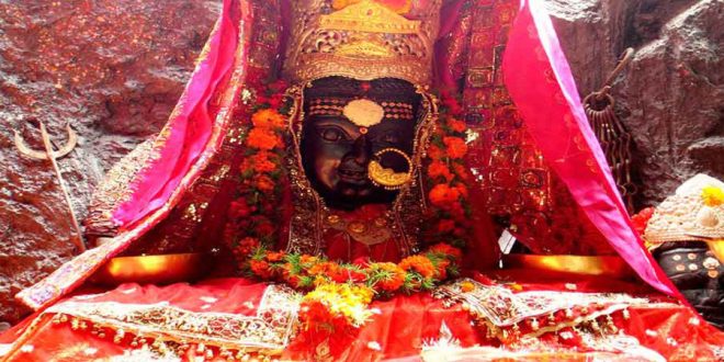 इस मंदिर में देवी माता की मूर्ति एक दिन में कई बार बदलती है अपना...