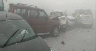 VIDEO: यमुना एक्सप्रेस-वे पर एक के बाद एक भिड़ीं 18 गाड़ियां...