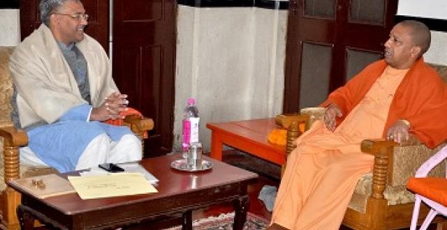 अचानक क्यों त्रिवेंद्र सिंह रावत से मिलने पहुंचे यूपी CM योगी आदित्यनाथ, जानिए वजह
