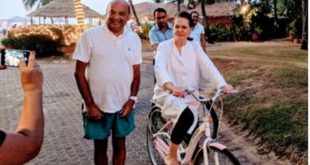 कुछ इस तरह गोवा में छुट्टियां मना रहीं कांग्रेस अध्यक्ष सोनिया गांधी, मसाला डोसा के लिए....