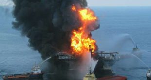 1,36,000 टन तेल ले जा रहे टैंकर में भीषण आग, विस्फोट का डर...
