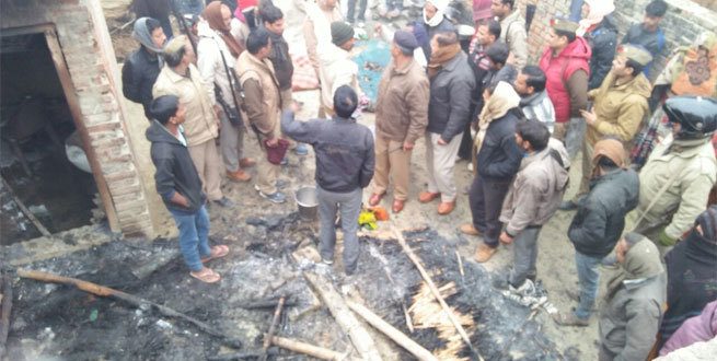 प्रतापगढ़ में दबंगों ने दलित के घर में लगाई आग, फायरिंग भी की, 2 घायल