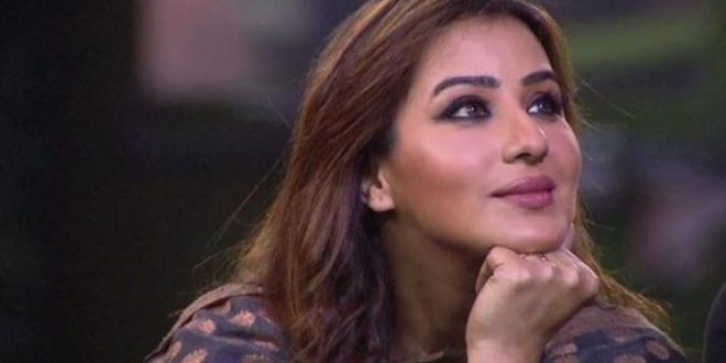 BIGG BOSS 11 : हिना का फेवरेट कप तोड़ने को तैयार हुई शिल्पा शिंदे