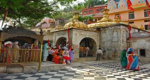 देवभूमि हिमाचल में बहुत से धार्मिक स्थान हैं। भारत में जहां दंपति के एक साथ पूजा करने को शुभ माना जाता है, वहीं शिमला के रामपुर नामक स्थान पर मां दुर्गा का ऐसा मंदिर स्थित है।