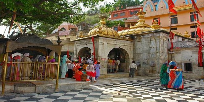 देवभूमि हिमाचल में बहुत से धार्मिक स्थान हैं। भारत में जहां दंपति के एक साथ पूजा करने को शुभ माना जाता है, वहीं शिमला के रामपुर नामक स्थान पर मां दुर्गा का ऐसा मंदिर स्थित है।