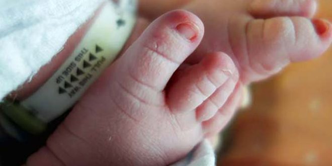 कफन में बंद महिला के शव से एक बच्चे ने लिया जन्म, नजारा देख डॉक्टर्स भी हुए हैरान