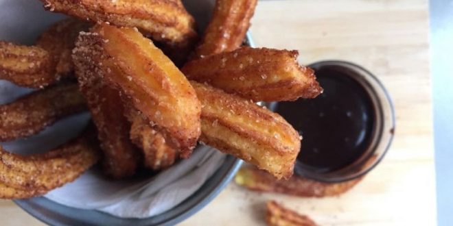 आज ही स्नैक्स में बनाइये टेस्टी POTATO CHURROS