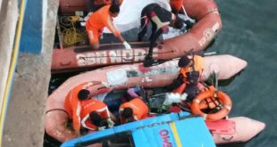 पश्चिम बंगाल: मुर्शिदाबाद में पुल की रेलिंग तोड़ नहर में गिरी बस, 36 की मौत कई घायल