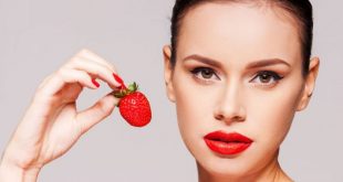स्ट्रॉबेरी रखती है आपकी स्किन को जवान