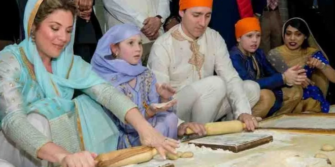 प्रधानमंत्री ने बीवी और बच्चों के साथ दरबार साहिब में ऐसे सेंकी रोटियां