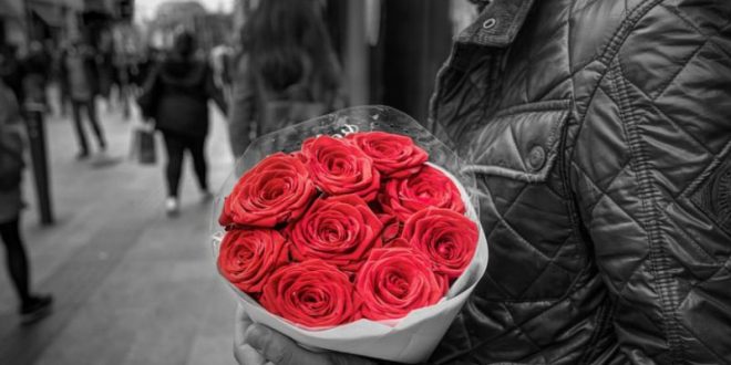 ROSE DAY : आपके प्यार को और ज्यादा क़रीब ला सकता है ये लाल गुलाब