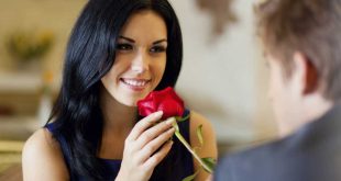 Rose Day 2018: गुलाब के साथ LOVER को तोहफे में जरूर दें ये खास चीज