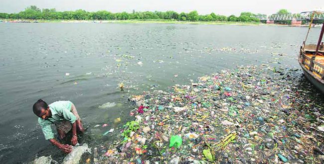 उत्तराखंड: गंगा में प्रदूषण फैलाने वाली इन फैक्ट्रियों पर गिरी गाज़