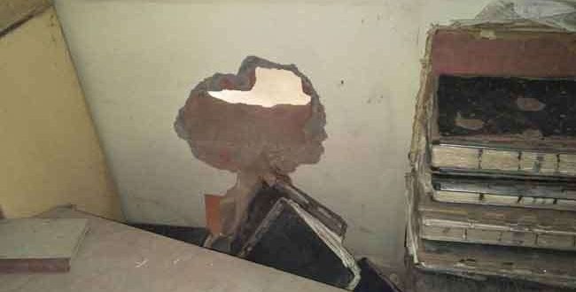 दीवार तोड़कर बैंक में घुसे चोरों ने तोड़ा तिजोरी का हैंडल, चोरी में रहे असफल