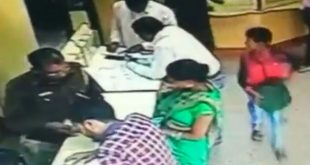 12 साल के बच्चे ने बैंक से उड़ाया 3 लाख रुपये से भरा बैग, सीसीटीवी में हुआ कैद