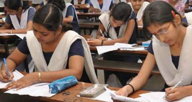 CBSE पेपर लीक: कल हो सकती है मैथ-इकोनॉमिक्स परीक्षा की नई तारीखों का ऐलान