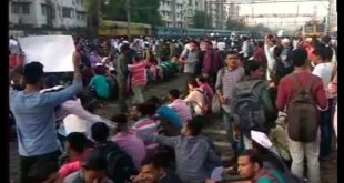 अभी-अभी: मुंबई में रेलवे में नौकरी की मांग को लेकर छात्रों ने स्टेशन पर किया प्रदर्शन