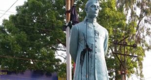 अब बंगाल में नेहरू की मूर्ति के साथ हुई छेड़छाड़, फेंकी गई स्याही