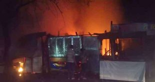 उत्तराखण्ड: आग से दो ढाबे समेत तीन दुकान राख, दो सिलेंडर में हुआ धमाका