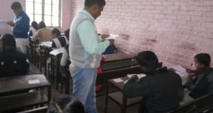 कन्नौज में पुरानी कापियों पर परीक्षा देते पकड़े गये छात्र, 10 पर रिपोर्ट