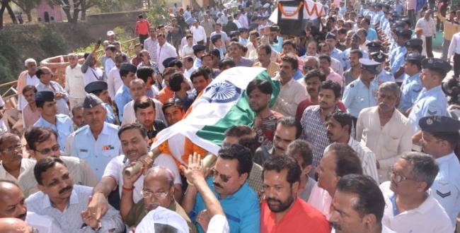 कानपुर में एयरफोर्स के शहीद को नम आंखों से दी अंतिम विदाई