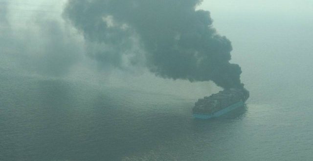 कंटेनर जहाज आग: चालक दल के लापता चार सदस्यों की मौत की आशंका