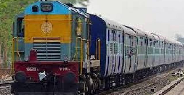 लखनऊ जंक्शन पर ट्रैक से भटकी ट्रेन, कानपुर की जगह पहुँची मुरादाबाद