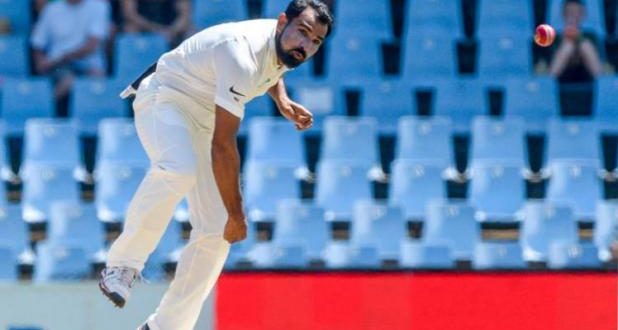 टीम इंडिया के तेज गेंदबाज मोहम्मद शमी अफगानिस्तान के खिलाफ बेंगलुरु में होने वाले एकमात्र टेस्ट से बाहर हो गए हैं. बीसीसीआई की अखिल भारतीय सीनियर चयन समिति ने मोहम्मद शमी की जगह तेज गेंदबाज नवदीप सैनी को टीम में शामिल किया है. बीसीसीआई के मुताबिक शमी बेंगलुरु की नेशनल क्रिकेट एकेडमी में हुए यो-यो टेस्ट में फेल हो गए थे. जिसकी वजह से उन्हें अफगानिस्तान के खिलाफ इस ऐतिहासिक टेस्ट से बाहर होना पड़ा है. 14 जून से बेंगलुरु में होने वाले अफगानिस्तान के खिलाफ इकलौते टेस्ट के लिए भारतीय टीम में शामिल खिलाड़ियों का यो-यो टेस्ट 9 जून को हुआ था. आयरलैंड और इंग्लैंड के लिए घोषित वनडे और टी-20 टीम में शामिल कुछ अन्य खिलाड़ियों का फिटनेस टेस्ट 15 और 16 जून को होना है. बीसीसीआई ने बयान में कहा, 'चयन समिति ने मोहम्मद शमी के स्थान पर नवदीप सैनी को अफगानिस्तान के खिलाफ होने वाले एकमात्र टेस्ट मैच के लिए टीम में शामिल किया है. यह फैसला शमी के एनसीए में हुए फिटनेस टेस्ट में फेल होने के बाद लिया गया है.' भारतीय टीम ने फिटनेस टेस्ट पास करने के लिए यो-यो टेस्ट को पैमाना बनाया है जो खिलाड़ी के दमखम और फिटनेस का विश्लेषण करता है. भारत की सीनियर और ए टीम के लिए मौजूदा मानक 16 .1 है. बीसीसीआई के एक वरिष्ठ अधिकारी के अनुसार, ‘करूण नायर और हार्दिक पंड्या यो-यो टेस्ट में दो सर्वश्रेष्ठ प्रदर्शन करने वाले खिलाड़ी है जिनका स्कोर 18 से अधिक है.’ दिल्ली की ओर से 31 प्रथम श्रेणी मैच खेल चुके 25 साल के नवदीप ने 96 विकेट चटकाए हैं. इस बार आईपीएल के लिए हुई नीलामी में नवदीप को रॉयल चैलेंजर्स बेंगलुरु ने 3 करोड़ रुपये में खरीदा था, लेकिन उन्हें एक भी मैच में खेलने का मौका नहीं मिला.इसी के साथ भारतीय टीम प्रबंधन ने इंडिया-ए टीम का हिस्सा मोहम्मद सिराज और रजनीश गुरबानी को भारतीय टीम के अभ्यास सत्र में शामिल हो बल्लेबाजों को अभ्यास कराने के लिए कहा है. टीम प्रबंधन ने अंकित राजपूत से भी सीनियर टीम के अभ्यास सत्र में हिस्सा लेने को कहा था, लेकिन अंकित की तबीतय ठीक ने होने के कारण वह टीम के साथ नहीं जुड़ सकेंगे. अफगानिस्तान के खिलाफ एकमात्र टेस्ट के लिए टीम अजिंक्य रहाणे (कप्तान), शिखर धवन, मुरली विजय, केएल राहुल, चेतेश्वर पुजारा, करुण नायर, दिनेश कार्तिक (विकेटकीपर), आर. अश्विन, रवींद्र जडेजा, कुलदीप यादव, उमेश यादव, नवदीप सैनी, हार्दिक पंड्या, ईशांत शर्मा, शार्दुल ठाकुर. संजू यो-यो टेस्ट में फेल, इंग्लैंड दौरे के लिए इंडिया-ए टीम से हुए बाहर वहीं, ईशान किशन को इंग्लैंड लॉयंस और वेस्टइंडीज-ए के खिलाफ होने वाली वनडे ट्राई सीरीज के लिए टीम में जगह मिली. ईशान को टीम में प्रवेश संजू सैमसन के फिटनेस टेस्ट में विफल होने के बाद मिला है.