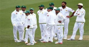 इस टेस्ट सीरीज में पाकिस्तान ने मेजबान इंग्लैंड को लॉड्स में खेले गए पहले टेस्ट मैच में 164 रन से करारी शिकस्त दी थी. लीड्स में खेला गया दूसरा मुकाबला ड्रॉ रहा था जबकि ओवल में खेले गए तीसरे टेस्ट में पाकिस्तान ने 9 विकेट से जीत दर्ज कर सीरीज फतह की थी. 1996 के बाद से अब तक पाकिस्तान चार बार इंग्लैंड का दौरा कर चुकी है. लेकिन चारों बार ही वह सीरीज जीतने में नाकाम रही है.
