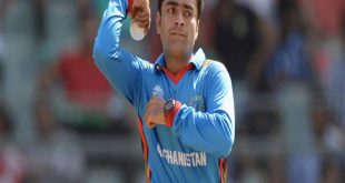 अफगानिस्तान ने देहरादून में खेले गए पहले टी 20 मैच में बांग्लादेश को 45 रन से मात दे दी। इस मुकाबले में अफगानिस्तान की जीत के हीरो रहे मिस्ट्री स्पिनर राशिद खान। राशिद ने बांग्लादेश के खिलाफ पहले टी20 मैच में तीन विकेट लेते हुए अपनी टीम को जीत दिलाने में अहम भूमिका निभाई। उन्होने बल्लेबाज़ी में सिर्फ दो गेंद खेली और एक छक्का भी जड़ा। लेकिन इस मुकाबले में राशिद ने एक वर्ल्ड रिकॉर्ड भी अपने नाम कर लिया। राशिद ने बनाया विश्व रिकॉर्ड बांग्लादेश के खिलाफ तीन विकेट लेकर राशिद खान ने एक विश्व रिकॉर्ड भी अपने नाम कर लिया। राशिद अब अंतरराष्ट्रीय टी 20 मैचों क्रिकेट में सबसे जल्दी 50 विकेट लेने वाले गेंदबाज़ बन गए हैं। इस मिस्ट्री स्पिन गेंदबाज़ ने यह कमाल सिर्फ 2 साल 220 दिन में किया है। अपने 31वें मैच में राशिद ने यह उपलब्धि अपने नाम की और वो इस मुकाम तक तेज़ी से पहुंचने वाले संयुक्त रूप से दूसरे गेंदबाज भी बन गए। राशिद से पहले ये काम दक्षिण अफ्रीका के स्पिनर इमरान ताहिर ने 31 मैचों में 50 टी20 विकेट लेकर हासिल किया था। अफगानिस्तान के 16 वर्षीय खिलाड़ी ने बनाया विश्व रिकॉर्ड, वकार यूनुस को छोड़ा पीछे यह भी पढ़ें राशिद नहीं तोड़ सके इनका रिकॉर्ड 19 वर्षीय राशिद खान ने बनाया विश्व रिकॉर्ड, मिचेल स्टार्क को पीछे छोड़कर निकले सबसे आगे यह भी पढ़ें टी 20 क्रिकेट में सबसे कम मैचों में 50 विकेट चटकाने का करिश्मा श्रीलंका के अजंथा मेंडिंस के नाम दर्ज है। मेंडिस ने सिर्फ 26 मैचों में विकेटों का अर्धशतक लगाने का कमाल किया था। राशिद ने बांग्लादेश के खिलाफ सिर्फ 13 रनों पर 3 विकेट लेकर अपनी टीम को 45 रनों से जीत दिलाते हुए तीन मैचों की सीरीज में 1-0 की बढ़त भी दिलाई। राशिद ने 26 अक्टूबर 2015 को जिम्बाब्वे के खिलाफ अंतरराष्ट्रीय टी20 डेब्यू किया था। अब उन्होंने 31वें मैच में यह खास मुकाम हासिल किया। राशिद के नाम है एक और विश्व रिकॉर्ड राशिद ने इसी साल एक और विश्व रिकॉर्ड बनाया था जब विश्व कप क्वालीफायर के दौरान वे सबसे तेजी से 100 अंतरराष्ट्रीय वनडे विकेट लेने वाले गेंदबाज बने थे। वे इस मंजिल तक पहुंचने वाले सबसे युवा गेंदबाज भी बने थे