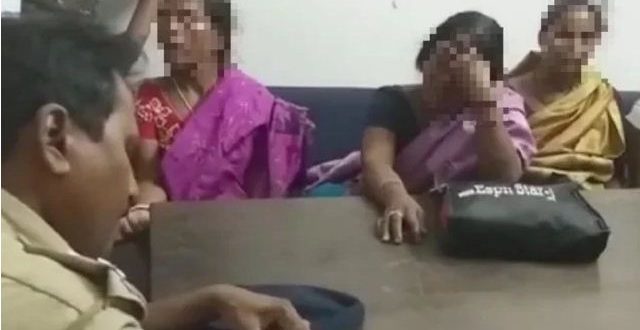 पश्चिम बंगाल: बच्चा चोर समझकर भीड़ ने चार महिलाओं को पीटा, निर्वस्त्र किया