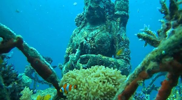 समुद्र के नीचे बना है 5000 साल पुराना मंदिर, स्कूबा डाइविंग करने आते हैं टूरिस्ट