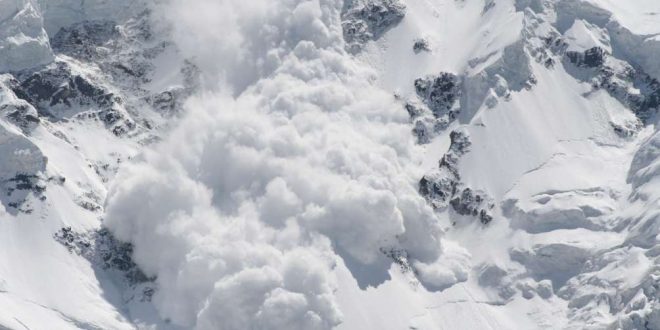 उत्तराखंडः मैदानी और पहाड़ी इलाकों में मौसम खराब, बारिश-बर्फबारी की संभावना, बढ़ी ठंडक