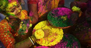 Holi 2019: होली खेलने से पहले जरूरी है बाल धोना, इन बातों का भी रखें ध्यान